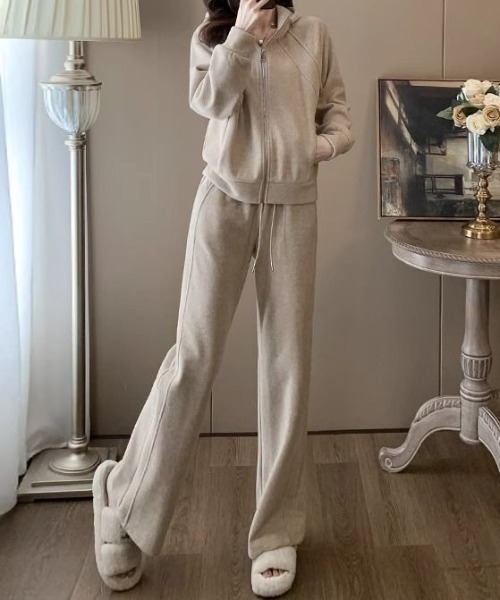 AMAJI(アマジ)の「スウェット スウェットパンツ セットアップ(セットアップ・レディース・ベージュ・SMALL/MEDIUM/LARGE/X-LARGE)」の1枚目の写真