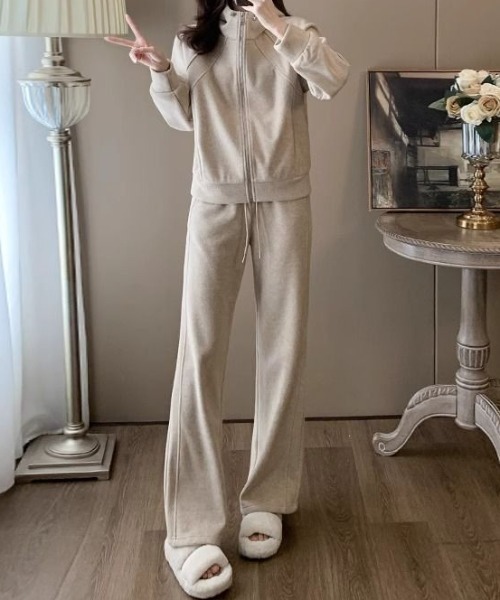 AMAJI(アマジ)の「スウェット スウェットパンツ セットアップ(セットアップ・レディース・ベージュ・SMALL/MEDIUM/LARGE/X-LARGE)」の2枚目の写真