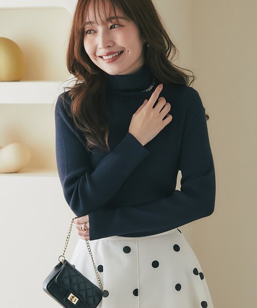 La boutique BonBon(ラブティックボンボン)の「リブタートルニット(ニット/セーター・レディース・サックスブルー/オフホワイト/ネイビー/ブラック・FREE)」の3枚目の写真