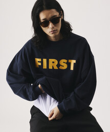 Firsthand/ファーストハンド リラックスフィット FIRSTプリント クルーネック スウェット【限定展開】