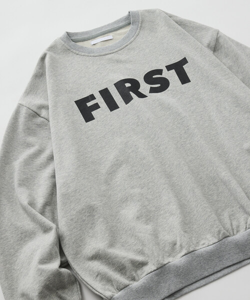 FREAK'S STORE（フリークスストア）の「Firsthand/ファーストハンド リラックスフィット FIRSTプリント クルーネック スウェット【限定展開】（スウェット・メンズ・ネイビー/チャコールグレー/グレー/ブラック・LARGE/MEDIUM）」の8枚目の写真