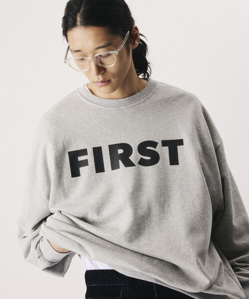 FREAK'S STORE（フリークスストア）の「Firsthand/ファーストハンド リラックスフィット FIRSTプリント クルーネック スウェット【限定展開】（スウェット・メンズ・ネイビー/チャコールグレー/グレー/ブラック・LARGE/MEDIUM）」の16枚目の写真