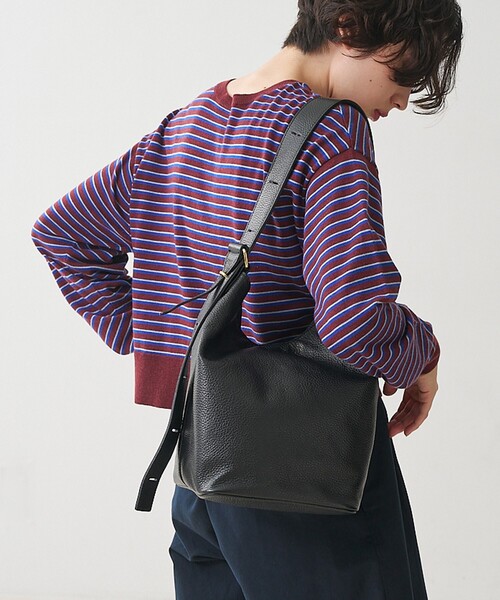 AULENTTI(オウレンティ)の「【WEB限定】【AULENTTI/オウレンティ】レザーマルチショルダーバゲット(トートバッグ・レディース・ダークブラウン/ブラック/キャメル・フリー)」の5枚目の写真
