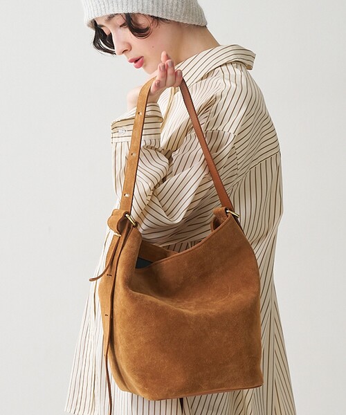 AULENTTI(オウレンティ)の「【WEB限定】【AULENTTI/オウレンティ】レザーマルチショルダーバゲット(トートバッグ・レディース・ダークブラウン/ブラック/キャメル・フリー)」の8枚目の写真
