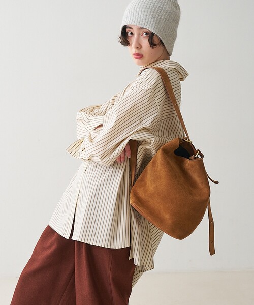 AULENTTI(オウレンティ)の「【WEB限定】【AULENTTI/オウレンティ】レザーマルチショルダーバゲット(トートバッグ・レディース・ダークブラウン/ブラック/キャメル・フリー)」の11枚目の写真