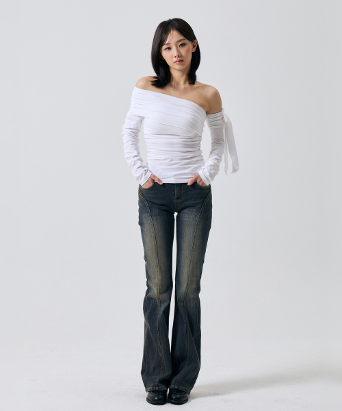 ARI(アリ)の「ELLA ブーツカットデニムパンツ / ブルー(デニムパンツ・レディース・ブルー・SMALL/MEDIUM)」の4枚目の写真