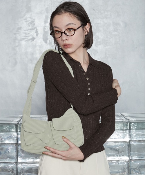 OFROOM(オフルーム)の「【2026秋冬新作】Utility Pocket Bag|ユーティリティポケットバッグ(ショルダーバッグ・レディース・ブラック/ベージュ/グリーン・ONESIZE)」の3枚目の写真
