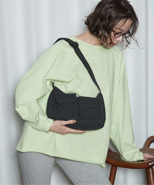 OFROOM(オフルーム)の「【2026秋冬新作】Utility Pocket Bag|ユーティリティポケットバッグ(ショルダーバッグ・レディース・ブラック/ベージュ/グリーン・ONESIZE)」の1枚目の写真