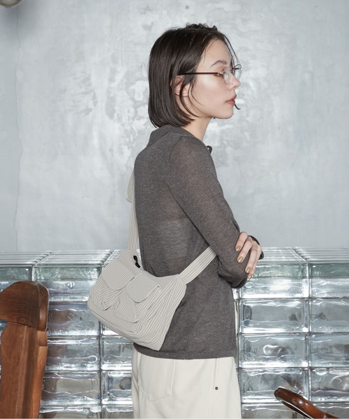 OFROOM(オフルーム)の「【2026秋冬新作】Utility Pocket Bag|ユーティリティポケットバッグ(ショルダーバッグ・レディース・ブラック/ベージュ/グリーン・ONESIZE)」の16枚目の写真