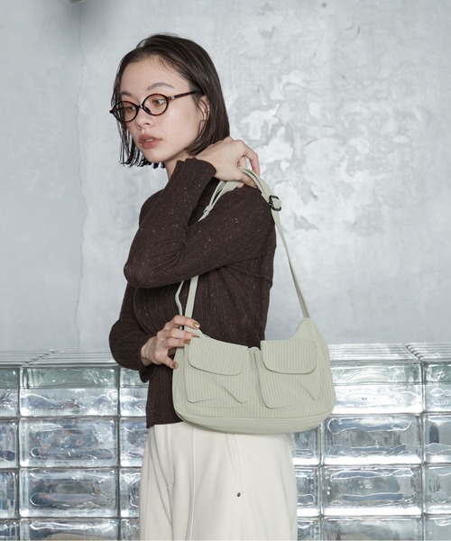 OFROOM(オフルーム)の「【2026秋冬新作】Utility Pocket Bag|ユーティリティポケットバッグ(ショルダーバッグ・レディース・ブラック/ベージュ/グリーン・ONESIZE)」の13枚目の写真