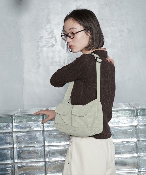 OFROOM(オフルーム)の「【2026秋冬新作】Utility Pocket Bag|ユーティリティポケットバッグ(ショルダーバッグ・レディース・ブラック/ベージュ/グリーン・ONESIZE)」の14枚目の写真