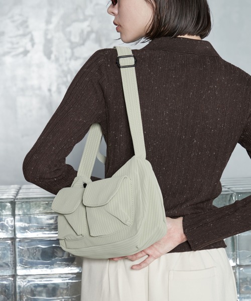 OFROOM(オフルーム)の「【2026秋冬新作】Utility Pocket Bag|ユーティリティポケットバッグ(ショルダーバッグ・レディース・ブラック/ベージュ/グリーン・ONESIZE)」の9枚目の写真