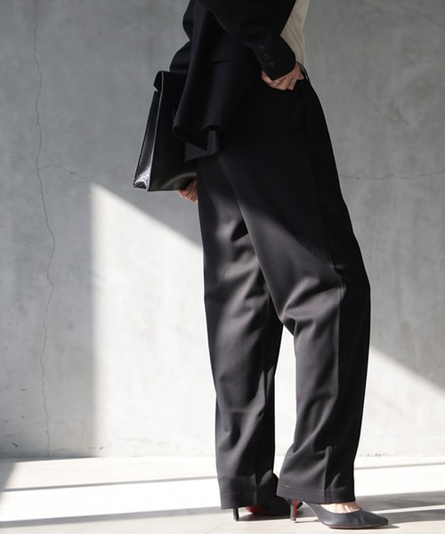 antiqua（アンティカ）の「接触冷感 テーパード タックパンツ（その他パンツ・レディース・グリーン/アイボリー/ネイビー/ブラック・M/L/S）」の14枚目の写真