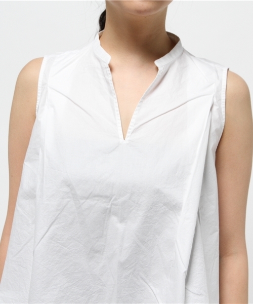 LBC(エルビーシー)の「コットンタイプライターノースリブラウス (シャツ/ブラウス・レディース・オフホワイト/ダークブルー・MEDIUM/LARGE)」の6枚目の写真