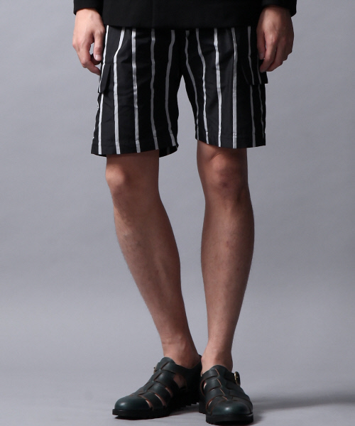 5351 POUR LES HOMMES（ゴーサンゴーイチプールオム）の「マイクロメモリーストライプハーフカーゴパンツ（カーゴパンツ・メンズ・アイボリー/ブラック・46/48）」の2枚目の写真