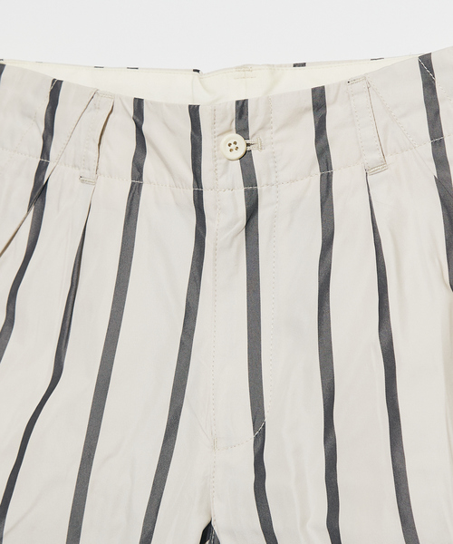 5351 POUR LES HOMMES（ゴーサンゴーイチプールオム）の「マイクロメモリーストライプハーフカーゴパンツ（カーゴパンツ・メンズ・アイボリー/ブラック・46/48）」の4枚目の写真