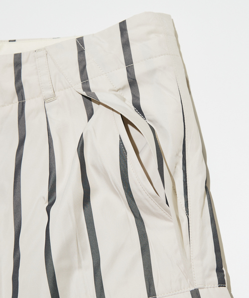 5351 POUR LES HOMMES（ゴーサンゴーイチプールオム）の「マイクロメモリーストライプハーフカーゴパンツ（カーゴパンツ・メンズ・アイボリー/ブラック・46/48）」の5枚目の写真