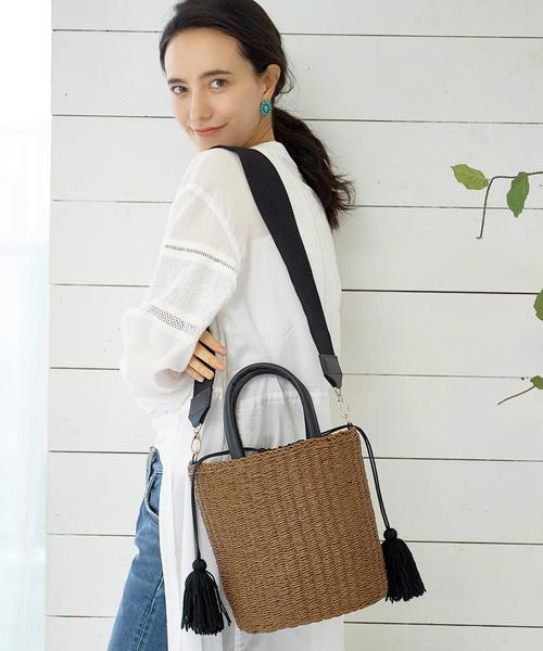 green label relaxing（グリーンレーベルリラクシング）の「[WEB限定]CB ツツガタ 2WAY かごバッグ（かごバッグ・レディース・オフホワイト/モカ・FREE）」の2枚目の写真