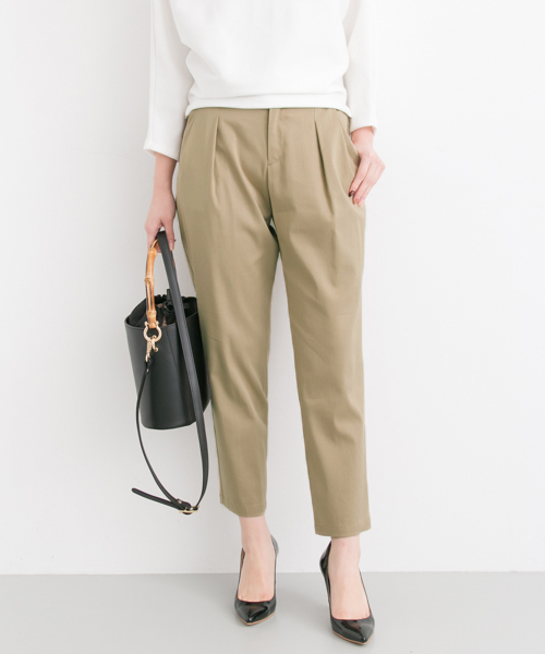 URBAN RESEARCH（アーバンリサーチ）の「テンセルストレッチタックテーパードパンツ（その他パンツ・レディース・ライトグレー/ネイビー/ベージュ・36/38/40）」の2枚目の写真