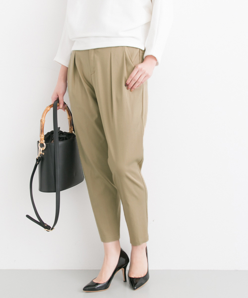 URBAN RESEARCH（アーバンリサーチ）の「テンセルストレッチタックテーパードパンツ（その他パンツ・レディース・ライトグレー/ネイビー/ベージュ・36/38/40）」の17枚目の写真