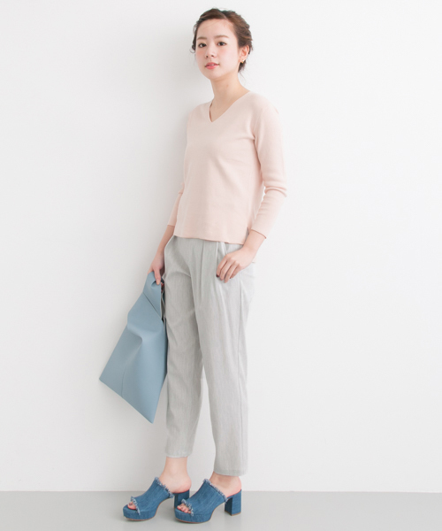 URBAN RESEARCH（アーバンリサーチ）の「テンセルストレッチタックテーパードパンツ（その他パンツ・レディース・ライトグレー/ネイビー/ベージュ・36/38/40）」の12枚目の写真