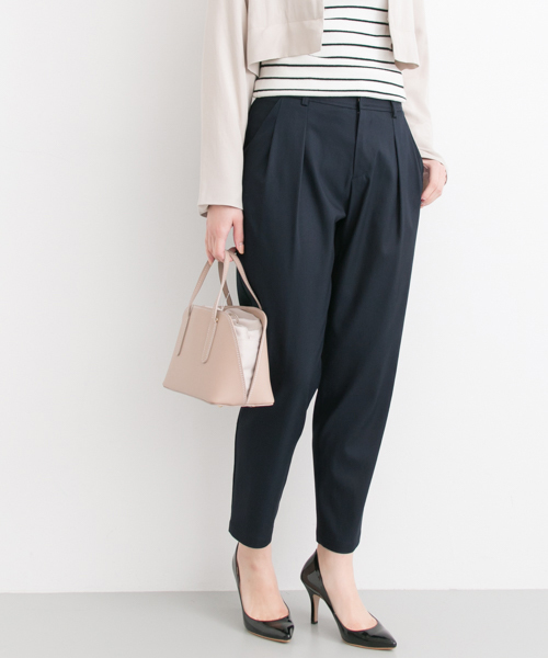 URBAN RESEARCH（アーバンリサーチ）の「テンセルストレッチタックテーパードパンツ（その他パンツ・レディース・ライトグレー/ネイビー/ベージュ・36/38/40）」の13枚目の写真