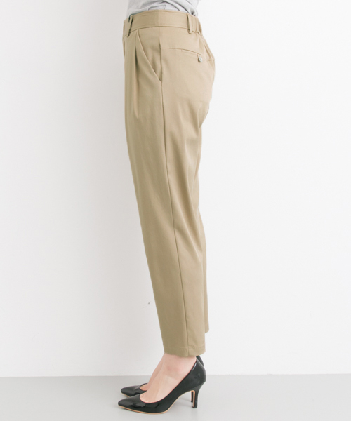 URBAN RESEARCH（アーバンリサーチ）の「テンセルストレッチタックテーパードパンツ（その他パンツ・レディース・ライトグレー/ネイビー/ベージュ・36/38/40）」の16枚目の写真