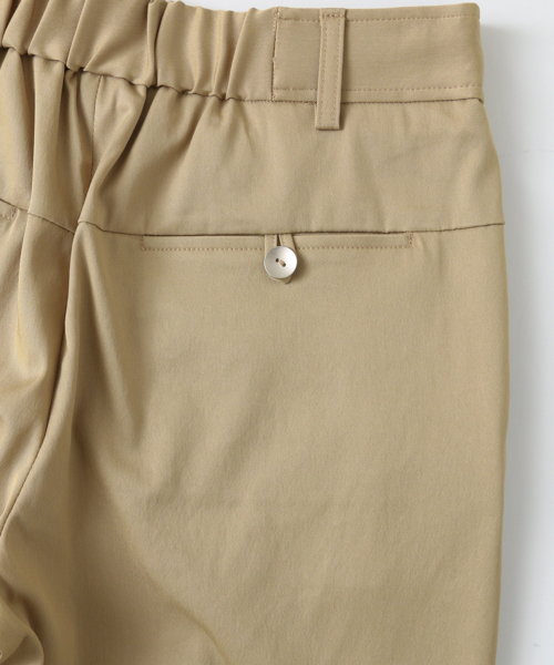 URBAN RESEARCH（アーバンリサーチ）の「テンセルストレッチタックテーパードパンツ（その他パンツ・レディース・ライトグレー/ネイビー/ベージュ・36/38/40）」の4枚目の写真