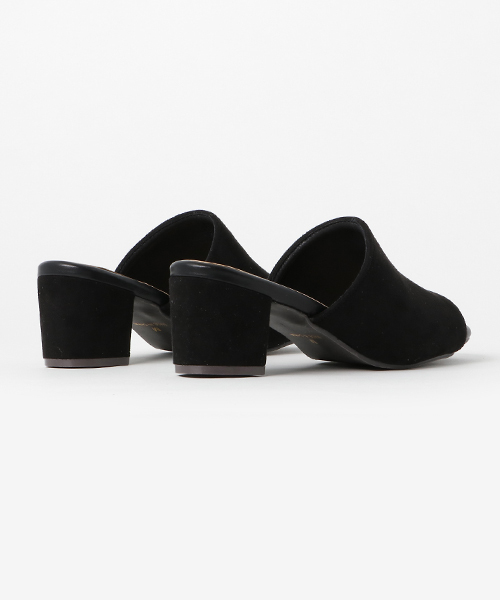 ikka（イッカ）の「スエードミュール  （サンダル・レディース・ブラック/キャメル/グレー/レンガ/ネイビー・MEDIUM/LARGE）」の11枚目の写真