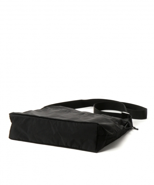 GLOBAL WORK（グローバルワーク）の「ナイロンカラーショルダー/760920（ショルダーバッグ・メンズ・ホワイト/ブラック/オレンジ/ネイビー・FREE）」の16枚目の写真