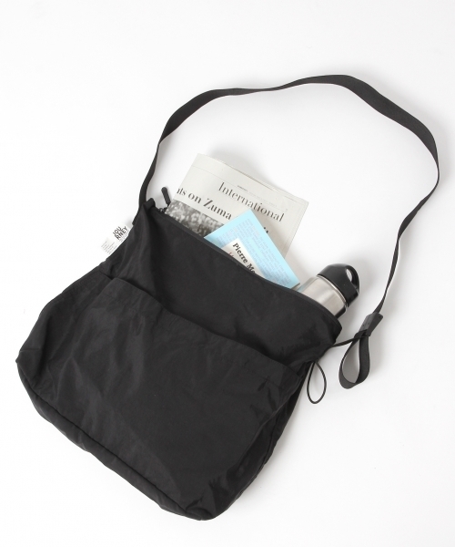 GLOBAL WORK（グローバルワーク）の「ナイロンカラーショルダー/760920（ショルダーバッグ・メンズ・ホワイト/ブラック/オレンジ/ネイビー・FREE）」の7枚目の写真