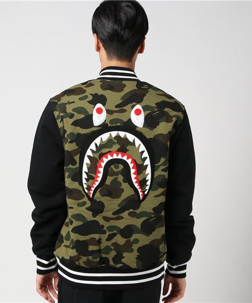 A BATHING APE（アベイシングエイプ）の「SHARK SWEAT VARSITY JACKET
