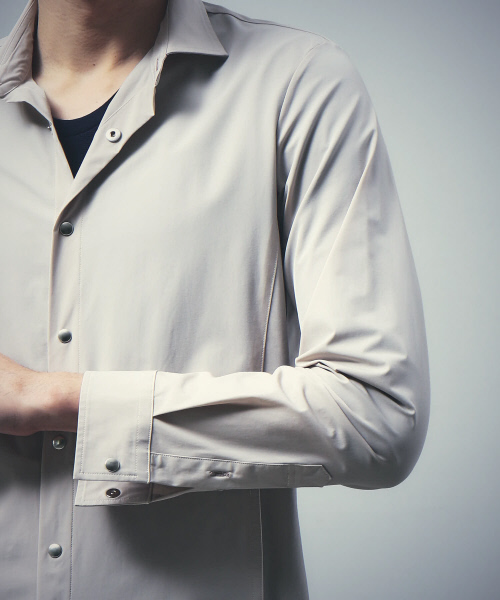 5351 POUR LES HOMMES（ゴーサンゴーイチプールオム）の「2WAYストレッチナイロンロングシャツ（シャツ/ブラウス・メンズ・ライトグレー/ブラック/ブルー・44/46/48）」の13枚目の写真