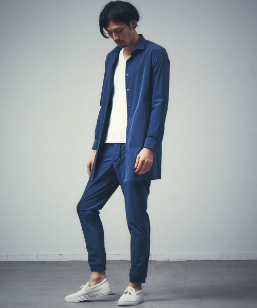 5351 POUR LES HOMMES（ゴーサンゴーイチプールオム）の「2WAYストレッチナイロンロングシャツ（シャツ/ブラウス・メンズ・ライトグレー/ブラック/ブルー・44/46/48）」の8枚目の写真