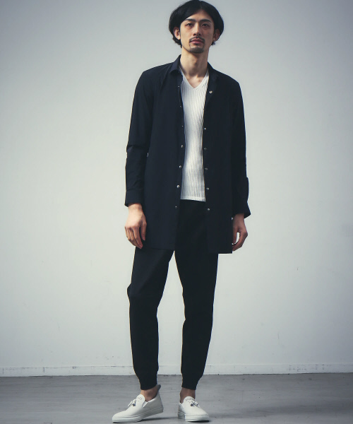 5351 POUR LES HOMMES（ゴーサンゴーイチプールオム）の「2WAYストレッチナイロンロングシャツ（シャツ/ブラウス・メンズ・ライトグレー/ブラック/ブルー・44/46/48）」の15枚目の写真