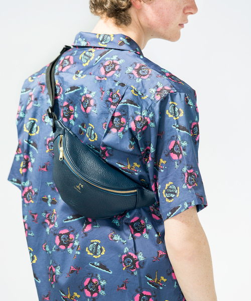 rehacer（レアセル）の「rehacer : Cow Leather Waist Bag Made in Japan / カウレザー ウエストバッグ メイドインジャパン（ショルダーバッグ・メンズ・ブラック/ベージュ/ネイビー/ブラウン/ピンク/イエロー・FREE）」の4枚目の写真