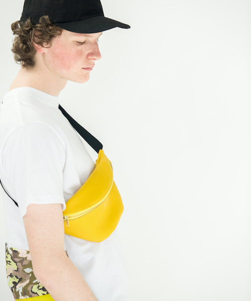 rehacer（レアセル）の「rehacer : Cow Leather Waist Bag Made in Japan / カウレザー ウエストバッグ メイドインジャパン（ショルダーバッグ・メンズ・ブラック/ベージュ/ネイビー/ブラウン/ピンク/イエロー・FREE）」の5枚目の写真