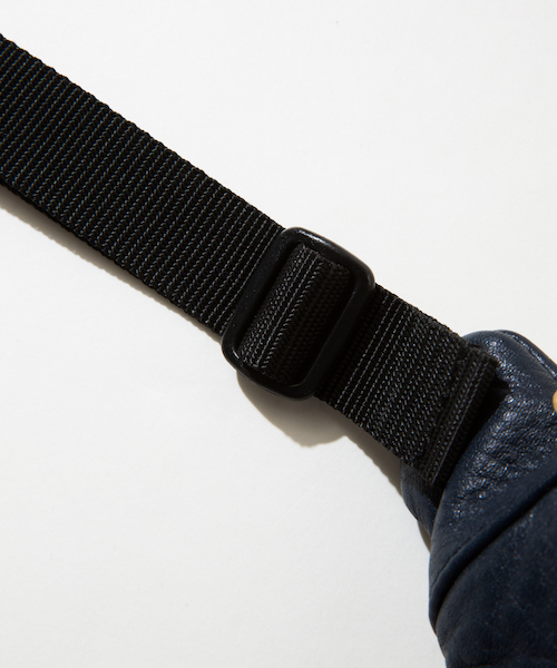 rehacer（レアセル）の「rehacer : Cow Leather Waist Bag Made in Japan / カウレザー ウエストバッグ メイドインジャパン（ショルダーバッグ・メンズ・ブラック/ベージュ/ネイビー/ブラウン/ピンク/イエロー・FREE）」の10枚目の写真