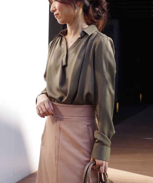 NARACAMICIE(ナラカミーチェ)の「ナチュラルストレッチドレープシャツ(シャツ/ブラウス・レディース・ホワイト/ネイビー/カーキ・MEDIUM/X-LARGE)」の11枚目の写真