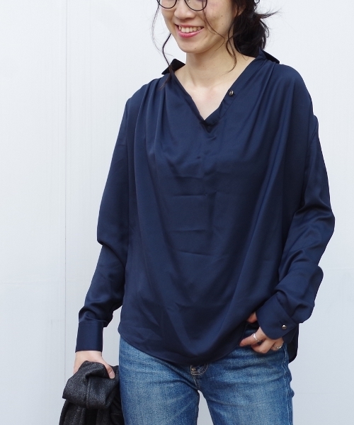 NARACAMICIE(ナラカミーチェ)の「ナチュラルストレッチドレープシャツ(シャツ/ブラウス・レディース・ホワイト/ネイビー/カーキ・MEDIUM/X-LARGE)」の18枚目の写真