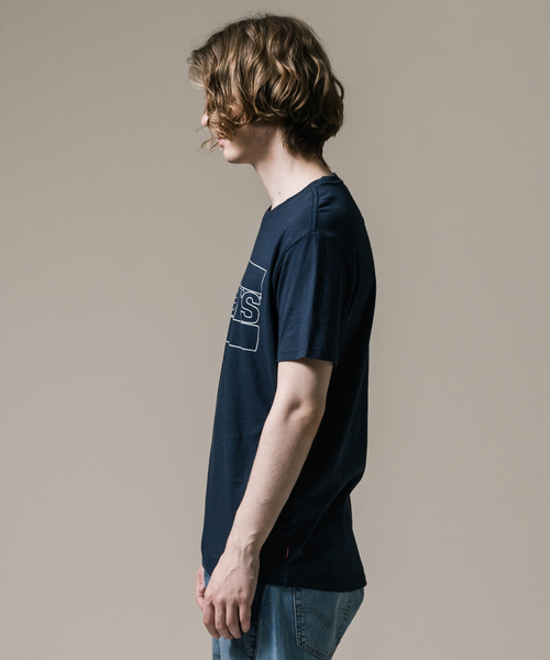 Levi's(リーバイス)の「パーフェクトTシャツ NAVY BLAZER GRAPHIC(Tシャツ/カットソー・メンズ・ブルー・L/M/S/XL)」の2枚目の写真