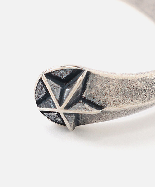 AZUL by moussy(アズールバイマウジー)の「STAR BANGLE / スターバングル(ブレスレット・メンズ・ゴールド/シルバー・FREE)」の4枚目の写真