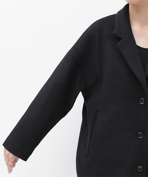 NANO universe(ナノユニバース)の「【VERY11月号掲載】 チェックマフラー付チェスターコート(チェスターコート・レディース・ブラック/ネイビー/キャメル・FREE)」の9枚目の写真