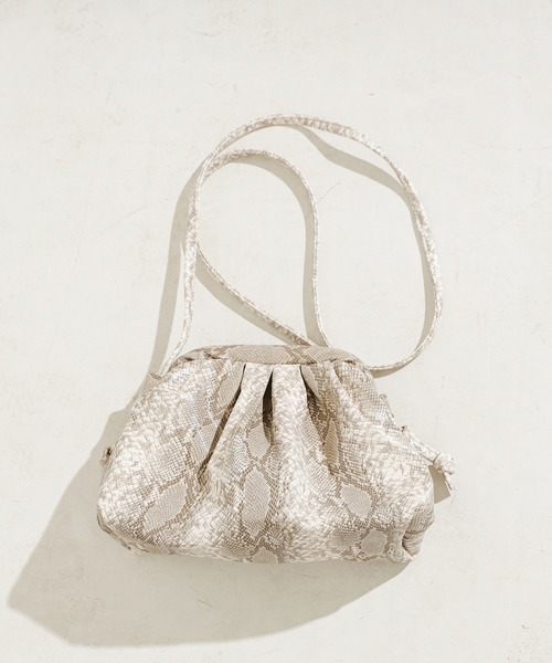 natural couture（ナチュラルクチュール）の「ガマ口ミニショルダーバッグ（ショルダーバッグ・レディース・ブラック/ベージュ/アイボリー/その他1・FREE）」の4枚目の写真