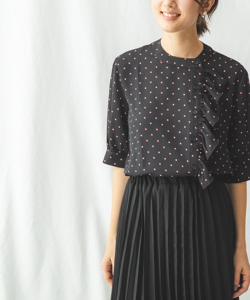 セール トップス Naracamicie ナラカミーチェ のファッション Naracamicie ナラカミーチェ のシャツ ブラウス ミニドットスクエアープリント半袖フリルブラウス 10 02 04 531 をセール価格で購入できます Naracamicie ミニドットスクエアープリント半袖