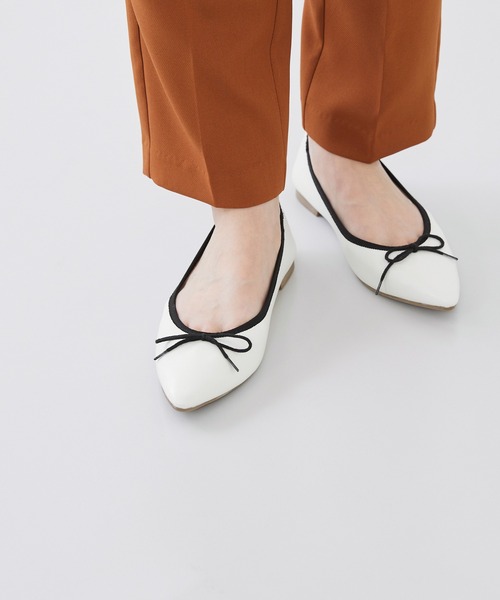 menue（メヌエ）の「ふわカル ポインテッドトゥ バレエシューズ（バレエシューズ・レディース・グレイッシュベージュ/ブラック/パイソン/ブラウン系その他/レッド系その他/アッシュグレー/ライトグリーン/シルバー/グリーン/ベージュ系その他/パープル/レオパード/ブロンズ/ブラウン系その他2/キャメル/アイボリー/アッシュブラウン/ブラック系その他/ブラック系その他2/レッド/ゴールド/ゼブラ/グレー/ブルー/シルバー系/チェック/オレンジ/ホワイト/アニマル/ダークグリーン/シルバー系その他2/レッド系2/レッド系1/ブラウン系その他3/チャコール/オフホワイト/ダークブラウン/オレンジ系その他/ブラック系その他3/ブルー系その他/ブラウン/ピンク/ブラック系その他4・21.5cm/26.5cm/22.0cm/23.5cm/26.0cm/24.0cm/25.5cm/22.5cm/25.0cm/23.0cm/24.5cm/21.0cm）」の2枚目の写真