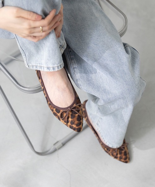 menue（メヌエ）の「ふわカル ポインテッドトゥ バレエシューズ（バレエシューズ・レディース・グレイッシュベージュ/ブラック/パイソン/ブラウン系その他/レッド系その他/アッシュグレー/ライトグリーン/シルバー/グリーン/ベージュ系その他/パープル/レオパード/ブロンズ/ブラウン系その他2/キャメル/アイボリー/アッシュブラウン/ブラック系その他/ブラック系その他2/レッド/ゴールド/ゼブラ/グレー/ブルー/シルバー系/チェック/オレンジ/ホワイト/アニマル/ダークグリーン/シルバー系その他2/レッド系2/レッド系1/ブラウン系その他3/チャコール/オフホワイト/ダークブラウン/オレンジ系その他/ブラック系その他3/ブルー系その他/ブラウン/ピンク/ブラック系その他4・21.5cm/26.5cm/22.0cm/23.5cm/26.0cm/24.0cm/25.5cm/22.5cm/25.0cm/23.0cm/24.5cm/21.0cm）」の18枚目の写真