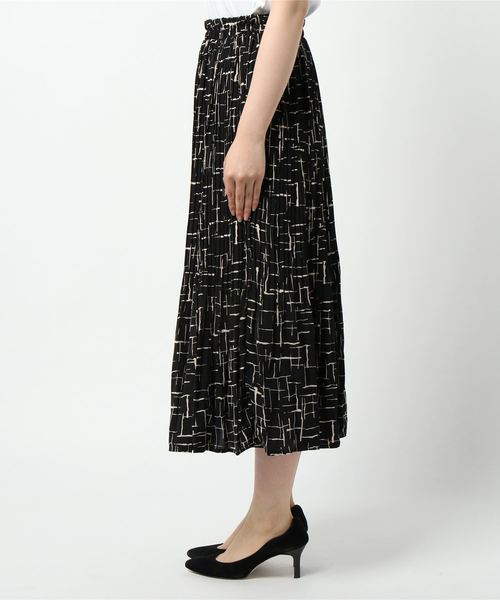 axes femme(アクシーズファム)の「消しプリーツスカート(スカート・レディース・ブラック/レッド/キナリ・MEDIUM)」の4枚目の写真
