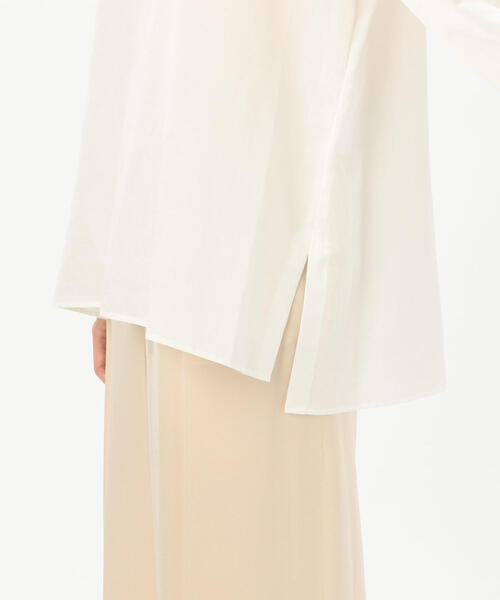 TOMORROWLAND （トゥモローランド）の「コットンシルクサテン キーネックプルオーバー（シャツ/ブラウス・レディース・ダークオレンジ/ホワイト/グレー・36）」の17枚目の写真