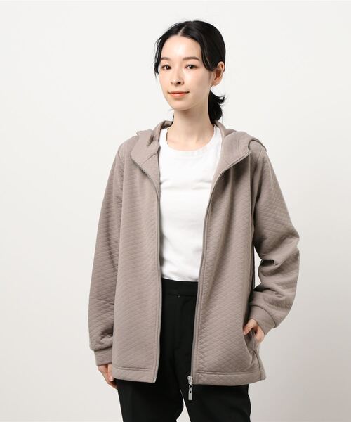 BELLUNA(ベルーナ)の「キルトジャカード素材フードパーカー(パーカー・レディース・ブラック/ライトグレー/ネイビー/チャコール/グレイッシュベージュ・MEDIUM/LARGE/X-LARGE)」の11枚目の写真